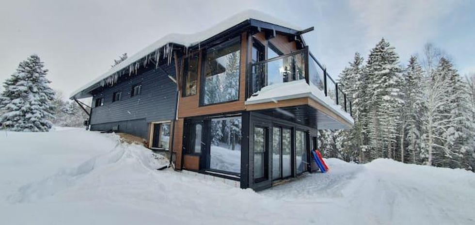 9 Airbnb Chalets To Rent Less Than 2.5 Hours From Montreal For A Winter Wonderland Weekend