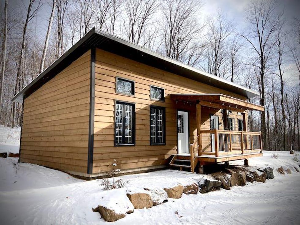 9 Airbnb Chalets To Rent Less Than 2.5 Hours From Montreal For A Winter Wonderland Weekend