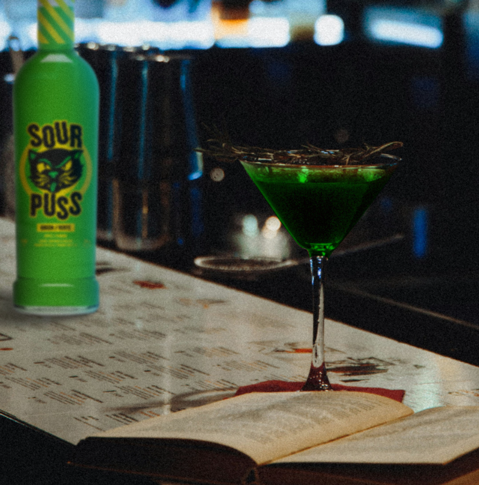 Una botella de Sour Puss.