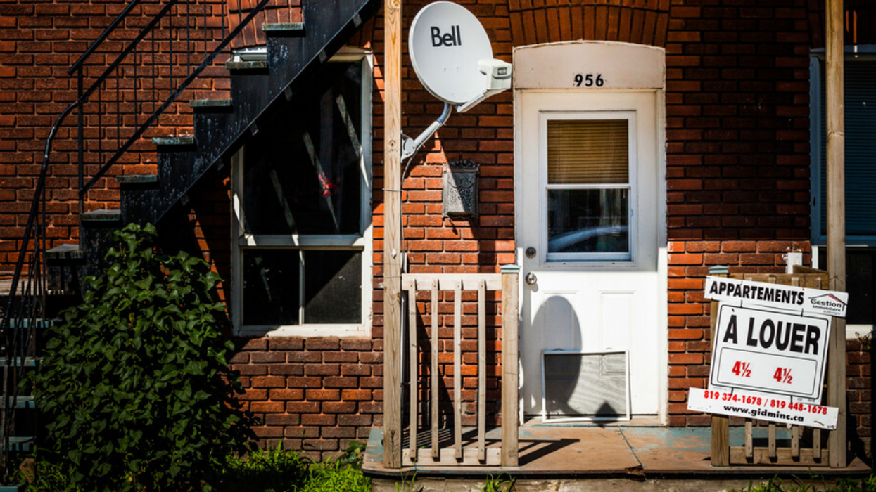 A Quebec building with a sign out front that reads 'À louer' or 'For rent'.