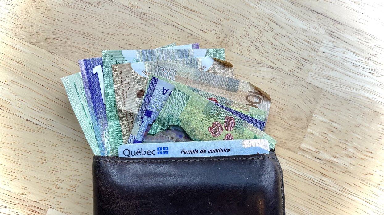 A Quebec driver's license in a wallet with cash.