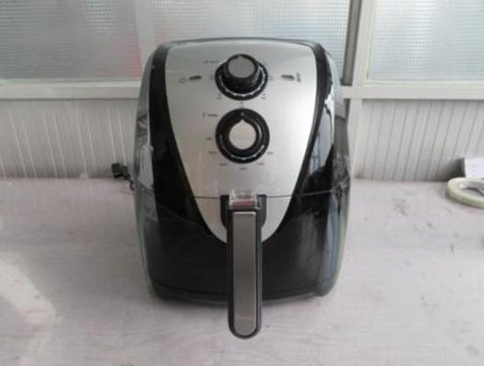 A Secura air fryer.