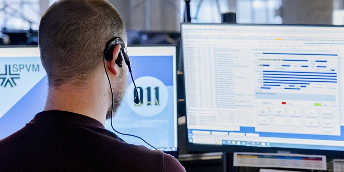 No degree needed: The SPVM is hiring 911 dispatchers and it pays up to K a year No degree needed: The SPVM is hiring 911 dispatchers and it pays up to K a year