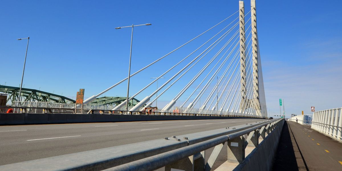 Montreal drivers are in for a headache this week with closures piling up on two highways Montreal drivers are in for a headache this week with closures piling up on two highways