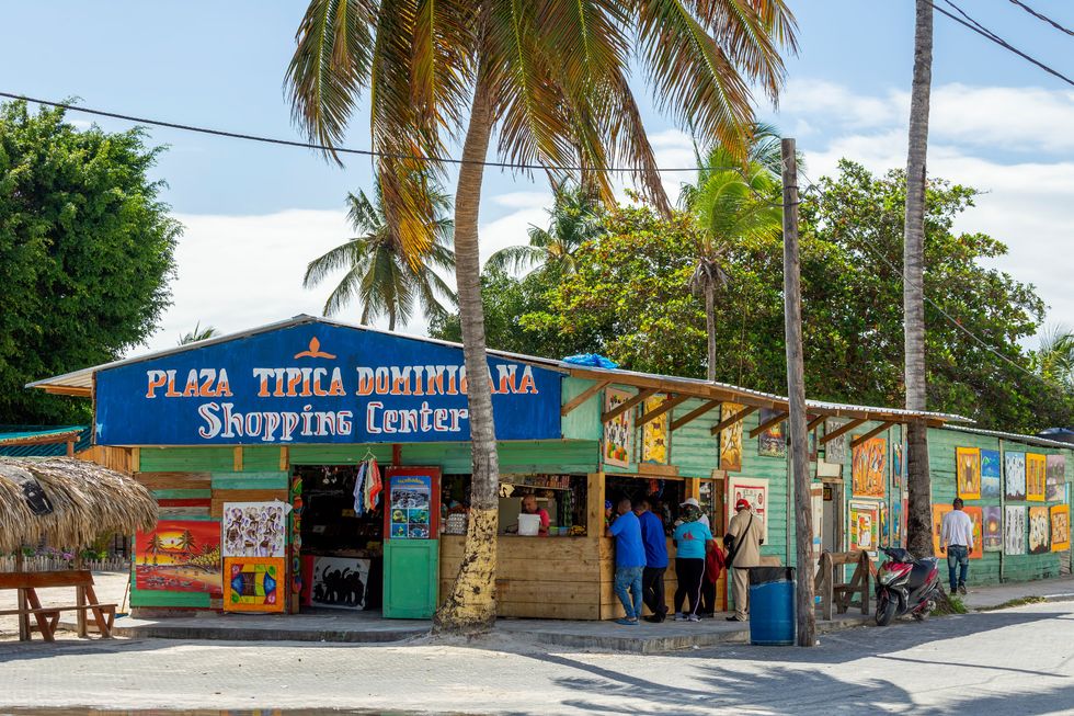 Dominican souvenir shops for tourists, located near to the beach and tourist resorts.