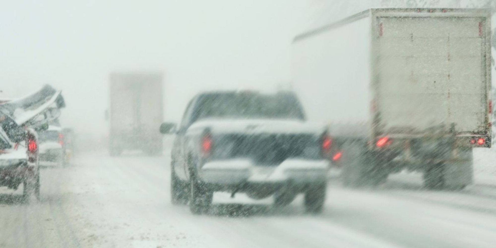 Video Showing Unbelievable 12Car Accident On Dangerous SnowCovered