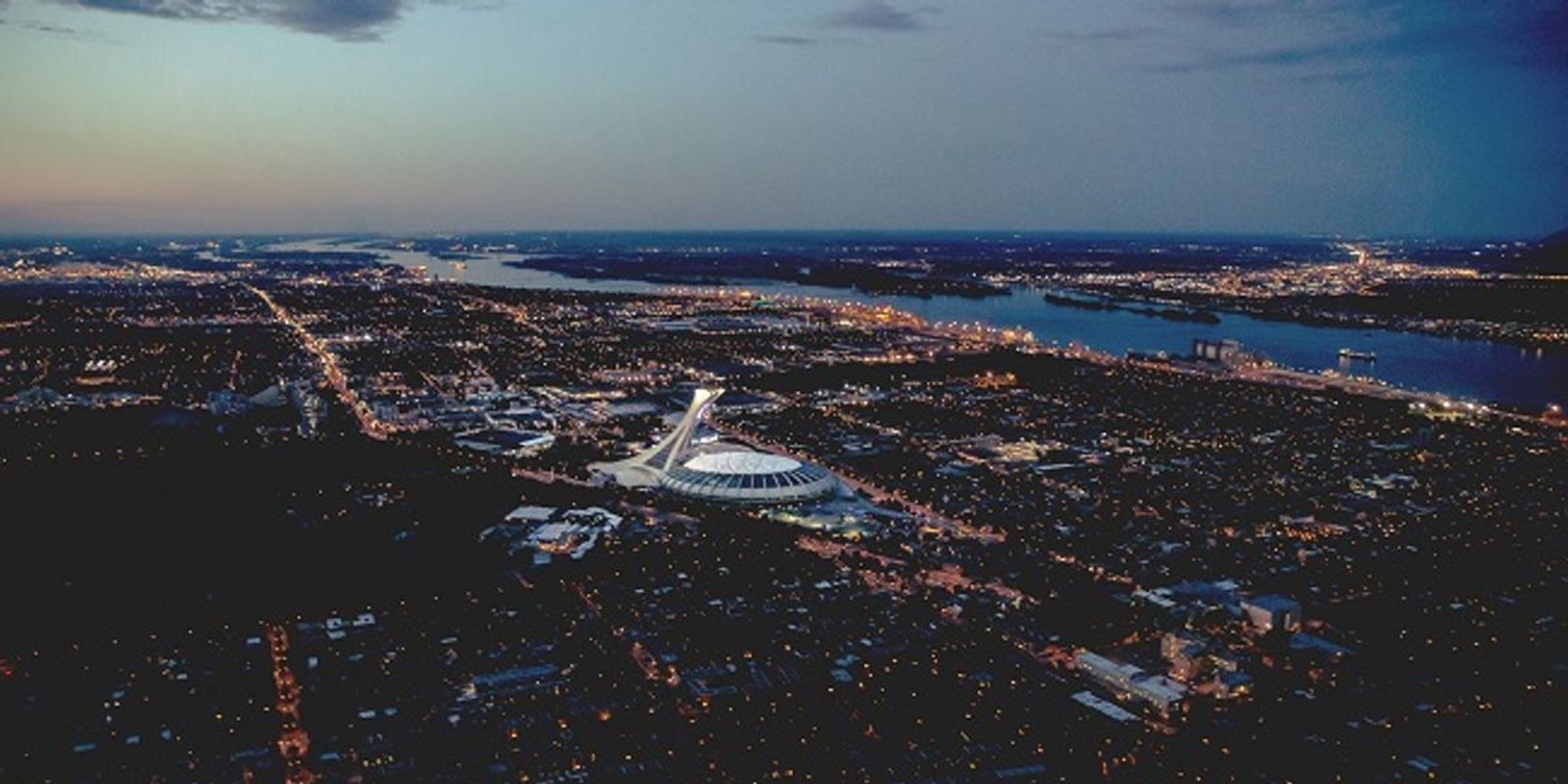 10 Pictures Of The Sun Setting Over Montreal Taken From A Plane Flying