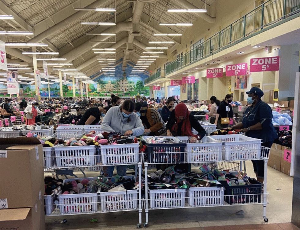 The Lineup Outside Montreal's Ardene Warehouse Sale Is 4 Hours Long (PHOTOS) MTL Blog The Lineup Outside Montreal's Ardene Warehouse Sale Is 4 Hours Long (PHOTOS) MTL Blog