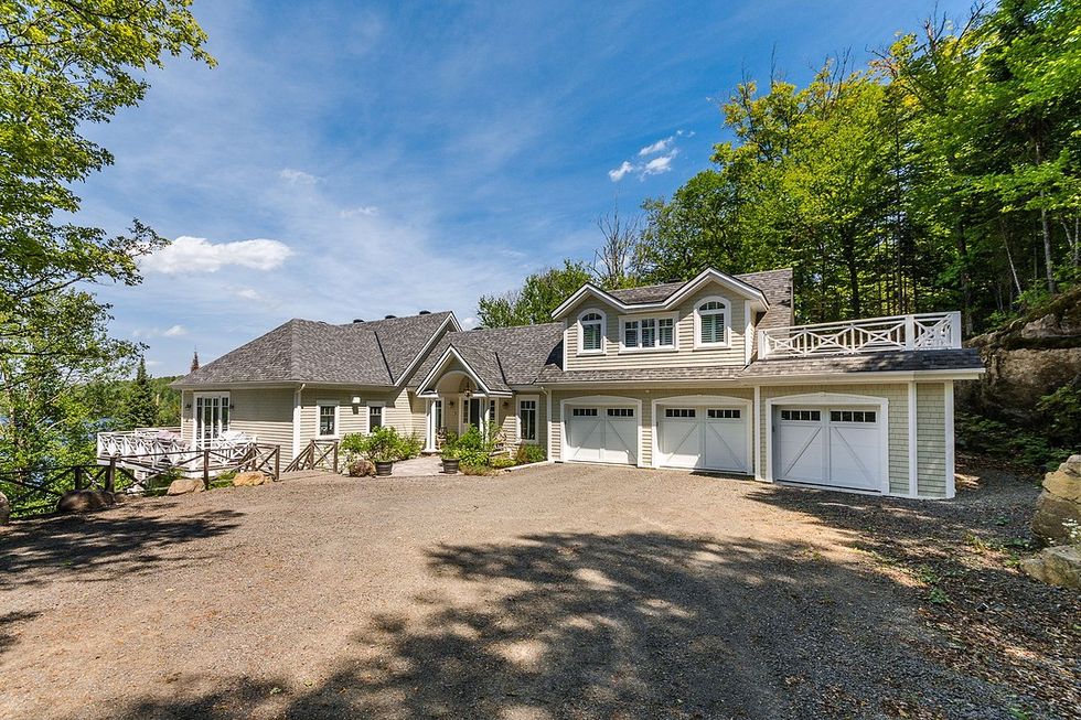 Quebec Real Estate Each Room In This Quebec Lake House Is More