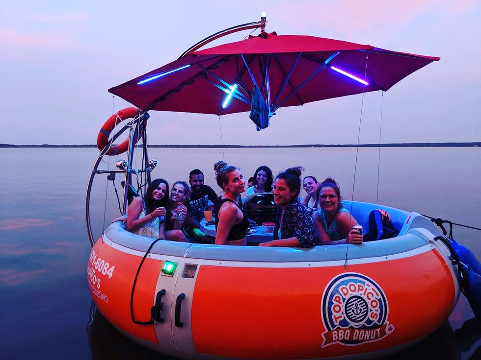 You Can Rent These Awesome "BBQ Party Boats" In Quebec MTL Blog