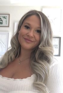 Izabelle Bee