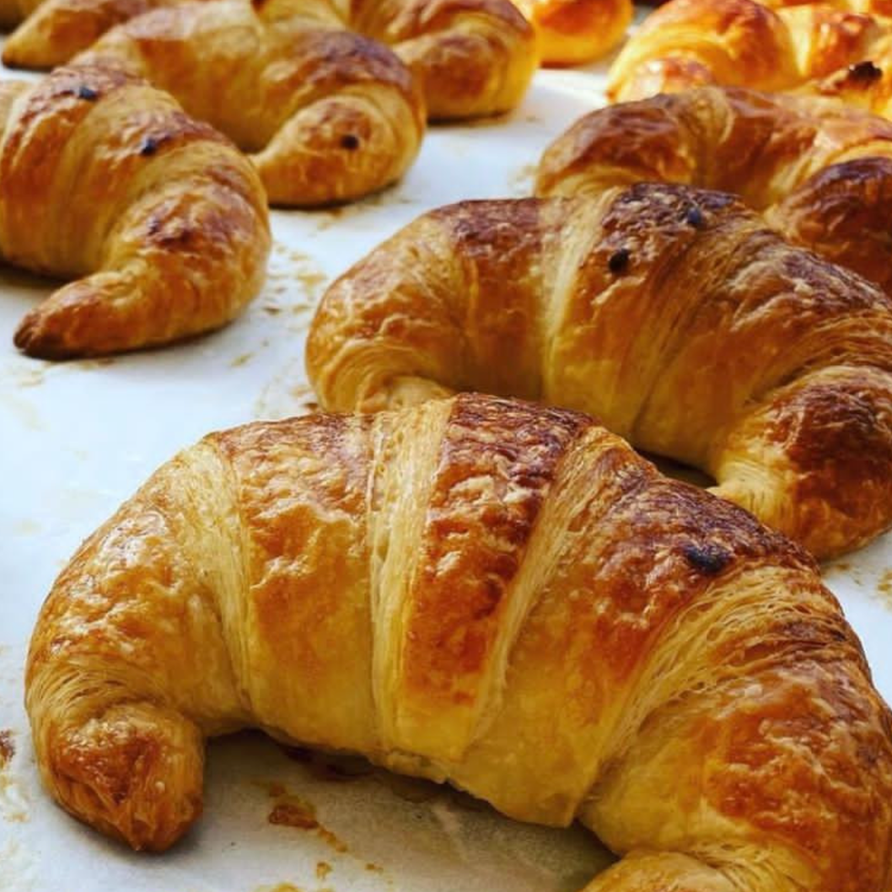 Fleshly baked croissants.