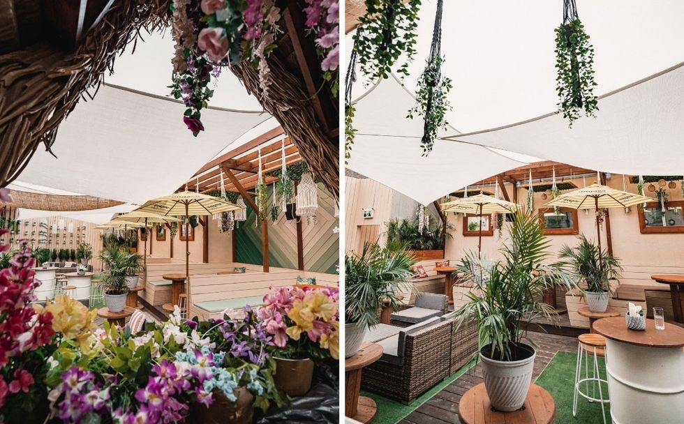 Flowers and hanging plants adorn the terrasse at Ciel Rose.