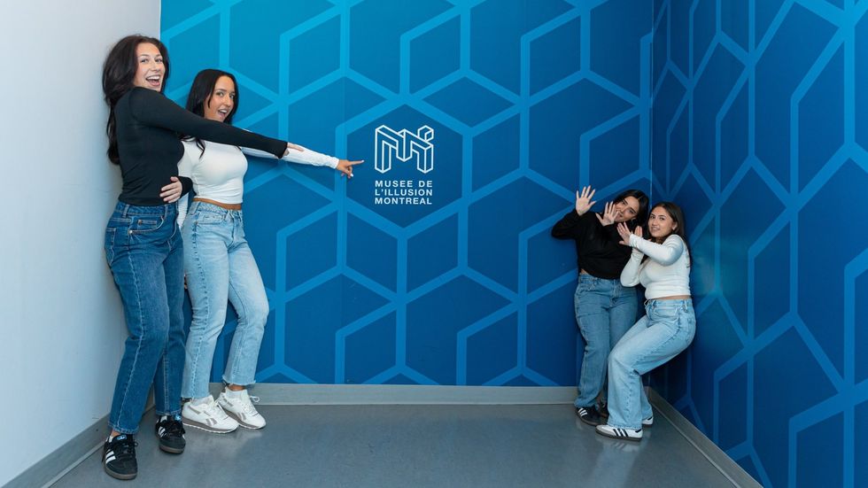 Friends at illusion wall