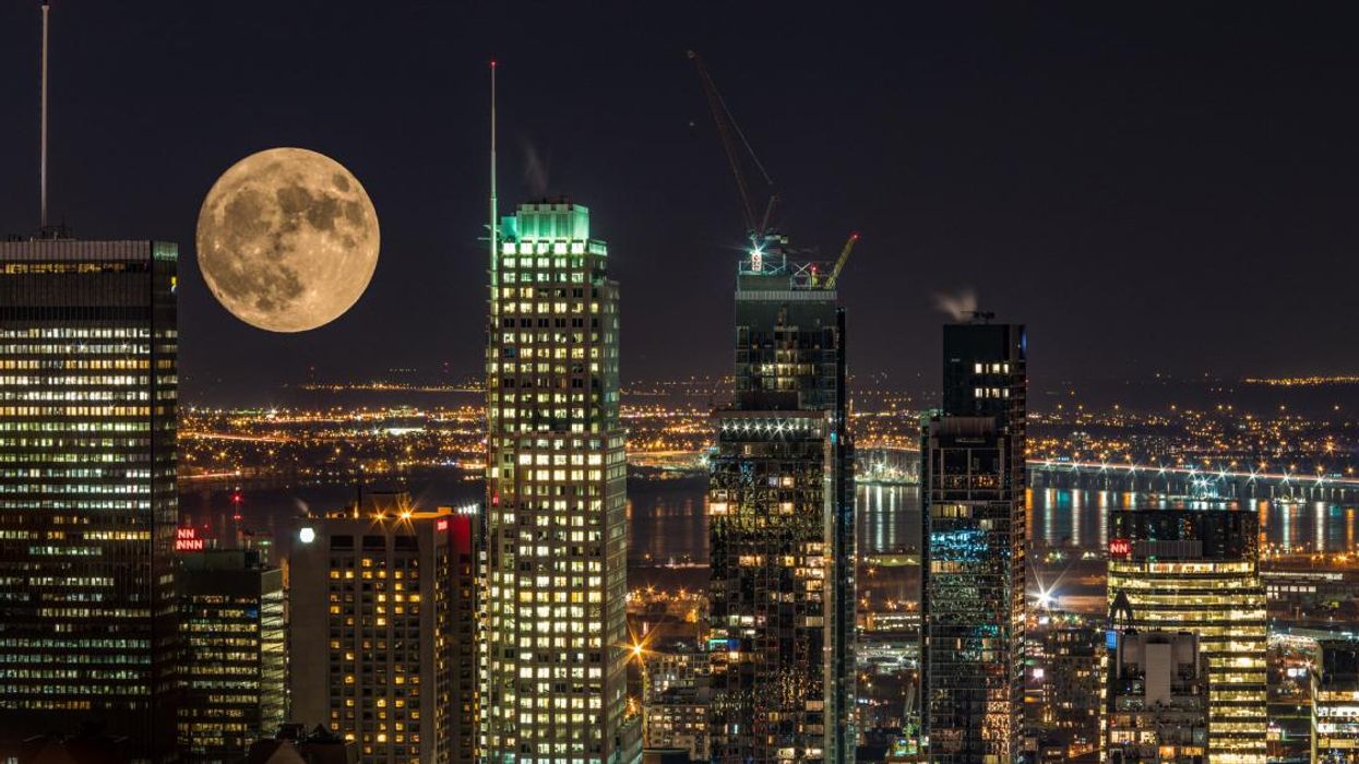 Full moon spotted from Montreal's Mont-Royal lookout.