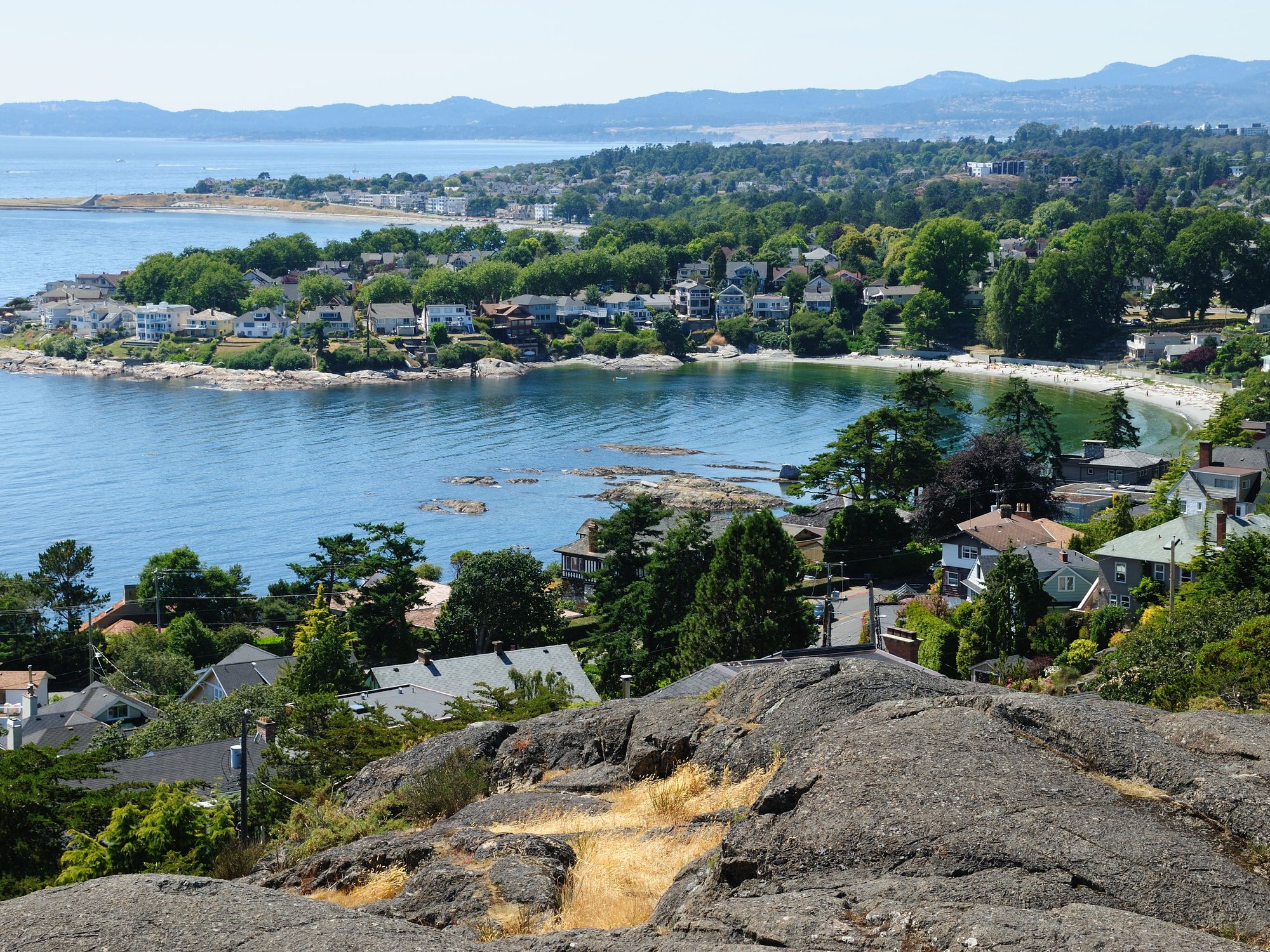 Houses line the shore of a bay.