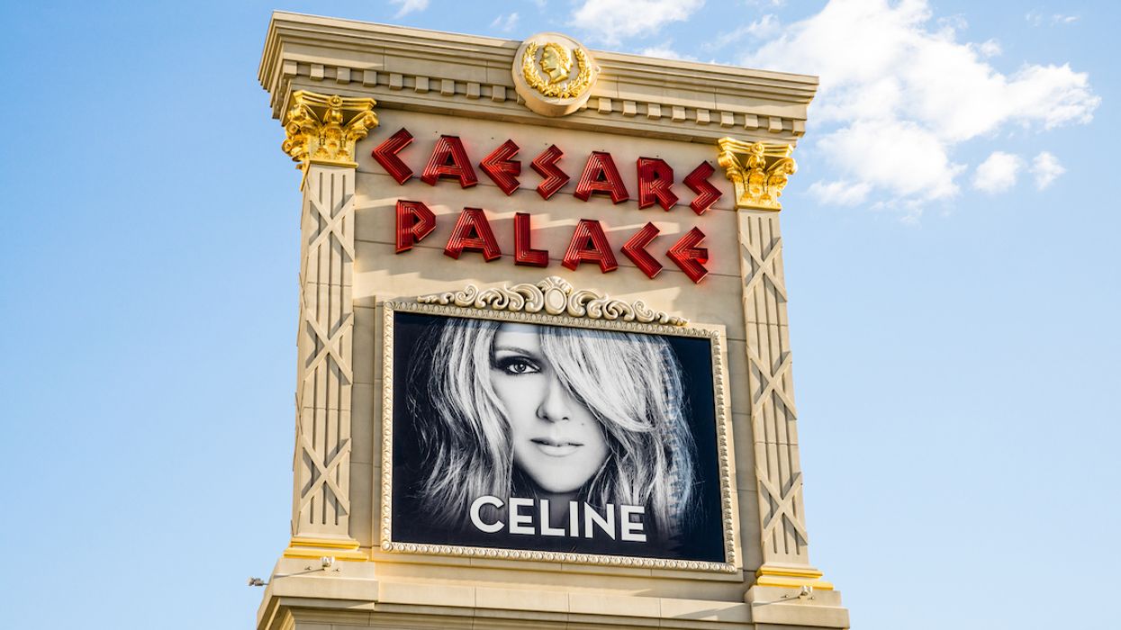 A Pic Of Céline Dion In A Vegas Golden Knights Uniform Has Quebecers Panicking