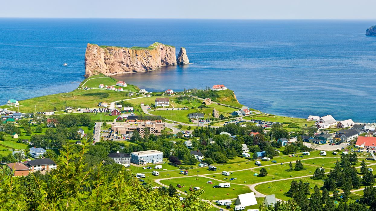 A Gaspésie Hotel Is Hiring 30 Summer Workers & It Provides Accommodations In Paradise