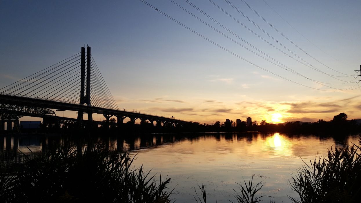 If You've Been Impacted By COVID-19, The Champlain Bridge Is Lighting Up For You Tonight