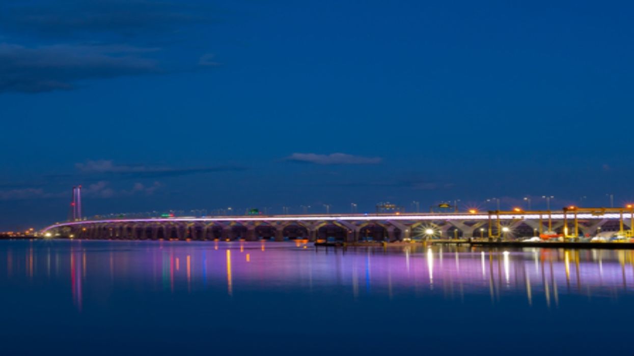 The Champlain Bridge Will Celebrate The New Year By Switching Up The Colours Of Its Lights