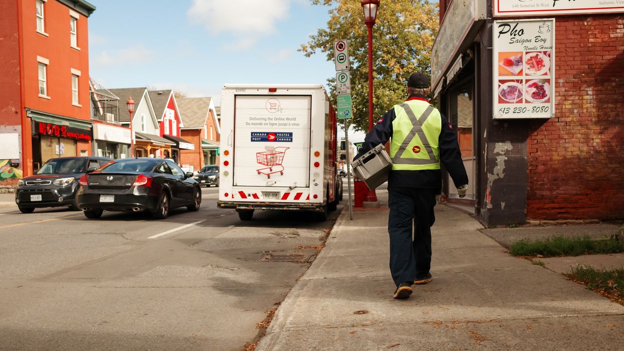 Canada Post Is Hiring 210 Montreal Letter Carriers & It Pays $21/Hour Without Experience
