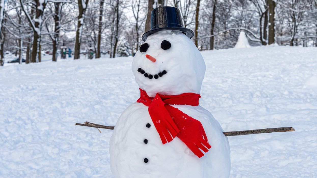 Quebecers Living Alone During The 'Holiday Pause' Can Join Another Family's Bubble