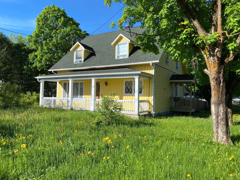 7 Adorable Homes For Sale In The Quebec Regions For Under 200,000