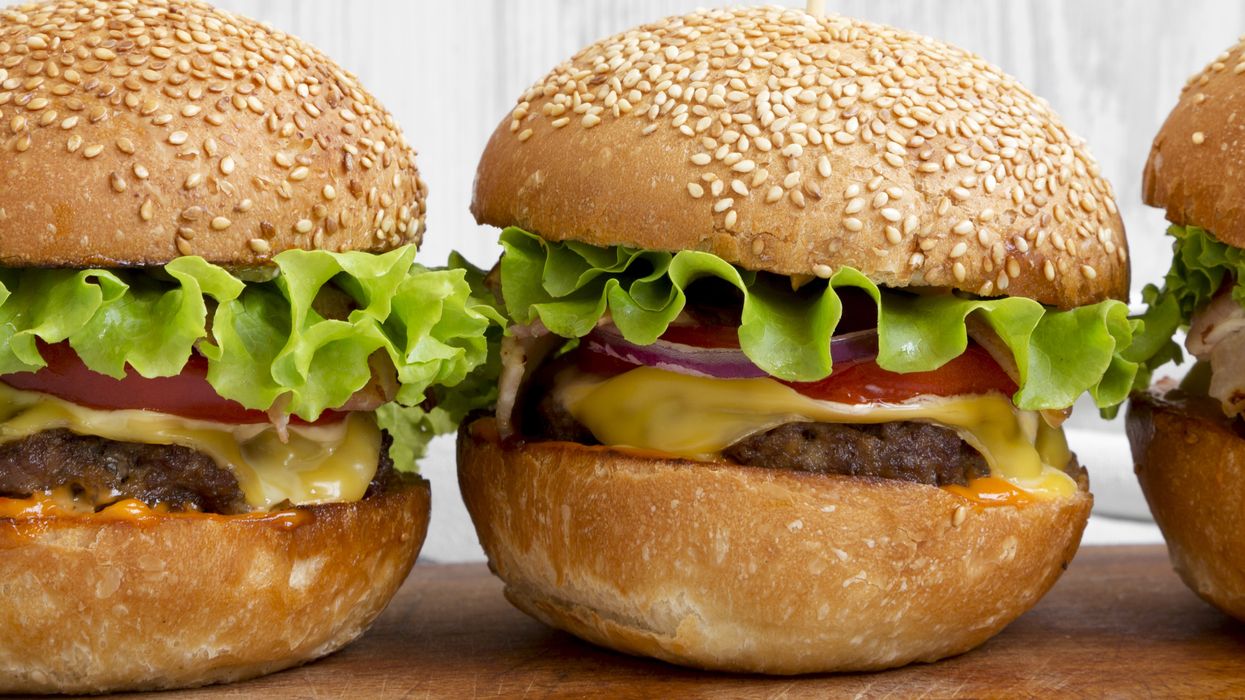 A US Company Is Looking For A Professional Cheeseburger Tester & Quebecers Can Apply