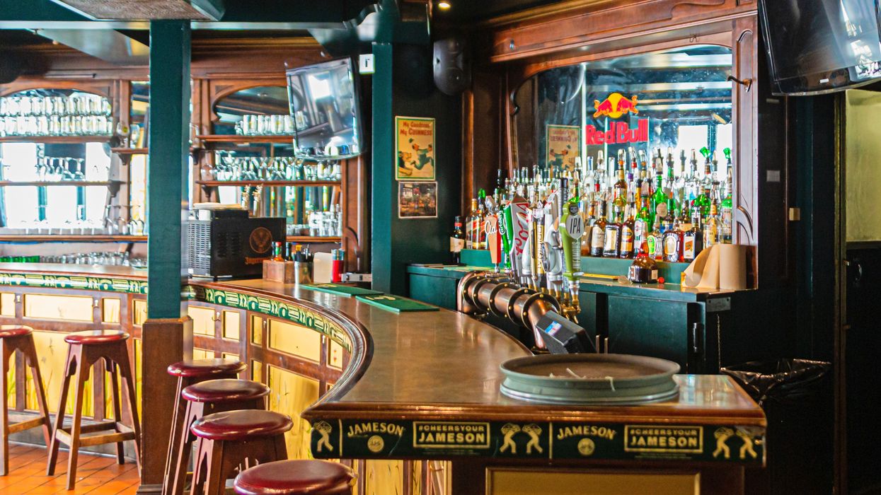 Quebec Bars Are No Longer Allowed To Sell Food Past Midnight