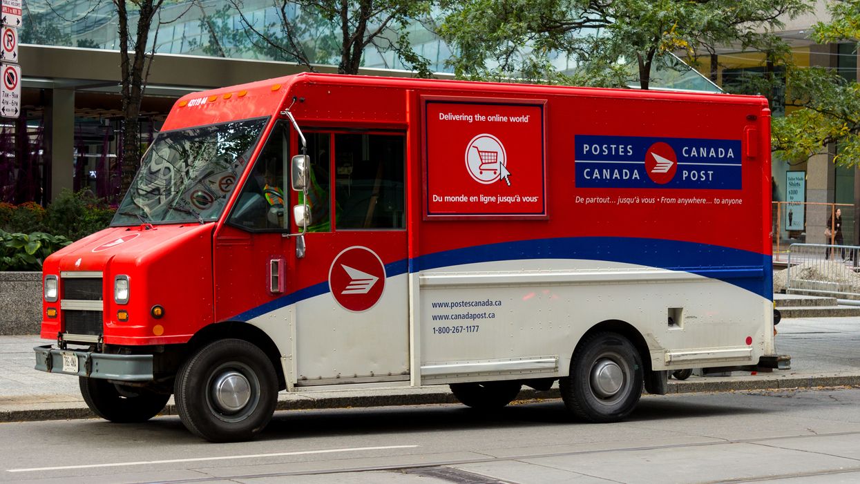 Canada Post Is Hiring 290 Clerks In Montreal & No Experience Is Needed To Make $21/Hour