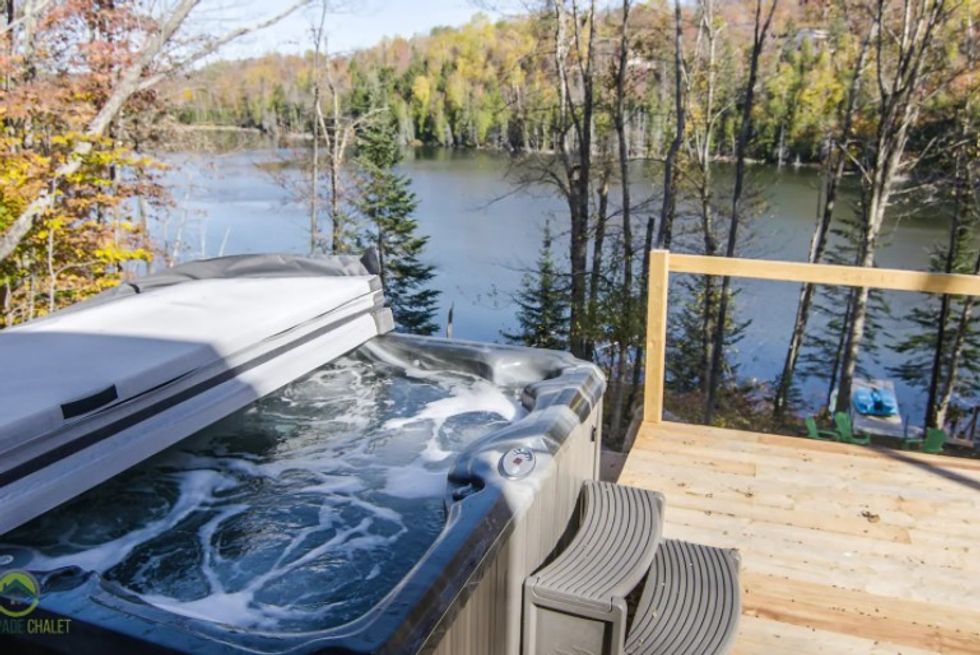 7 Airbnbs In Quebec With Hot Tubs For You To Escape To This Fall MTL Blog