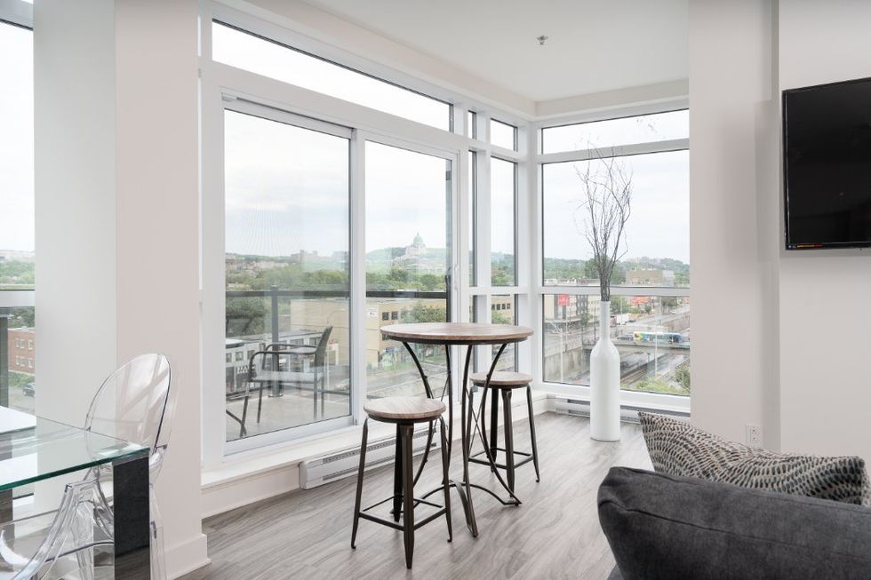 Bright & Beautiful Studio Apartment Near Snowdon MTL Blog