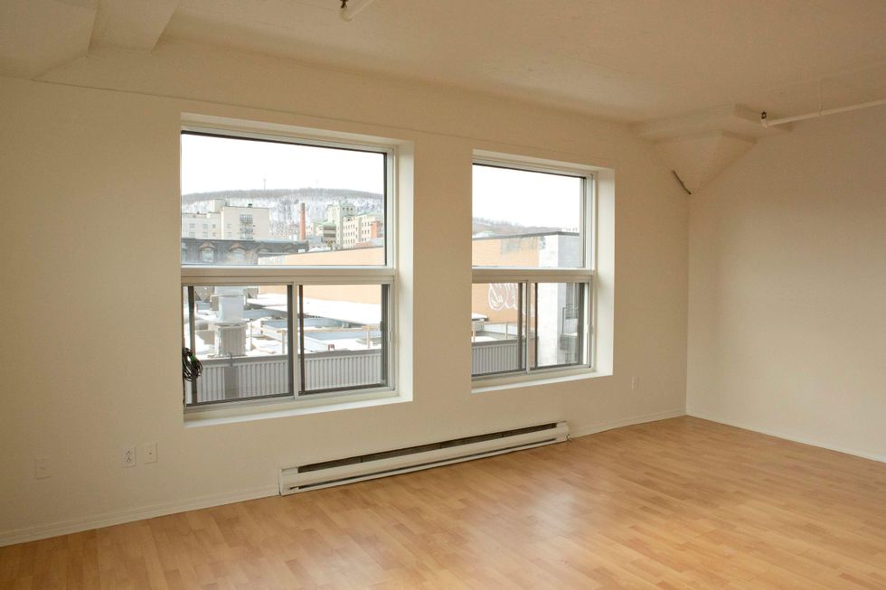Tiny Apartment With Views Of The Mountain Near StLaurent & Sherbrooke
