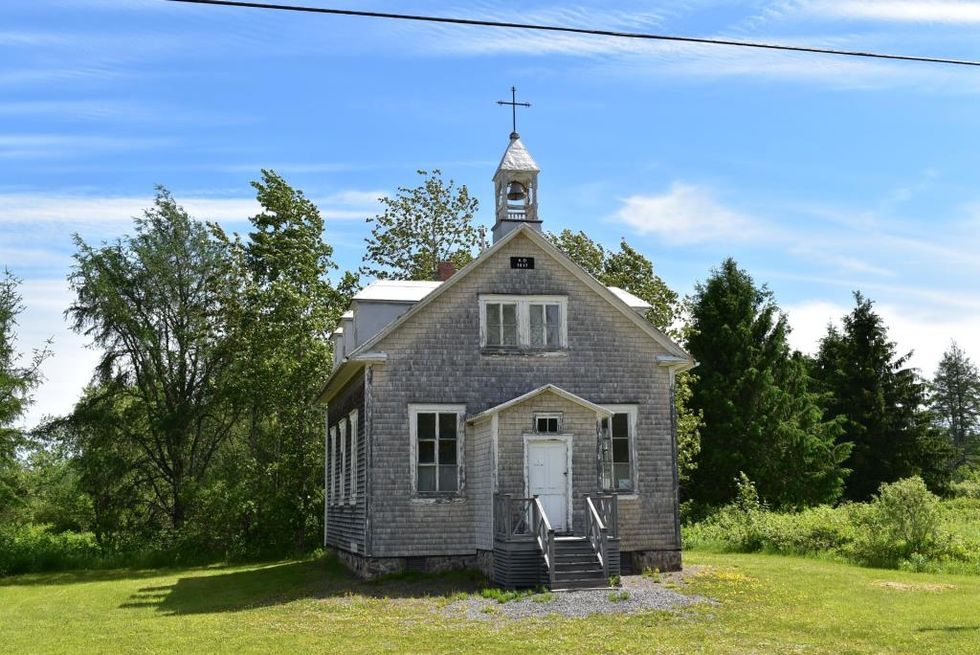 2 Room in SaintCyrilledeLessard MTL Blog