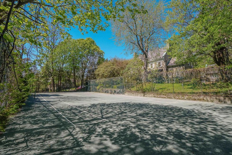 1. 41 Forden, Westmount MTL Blog