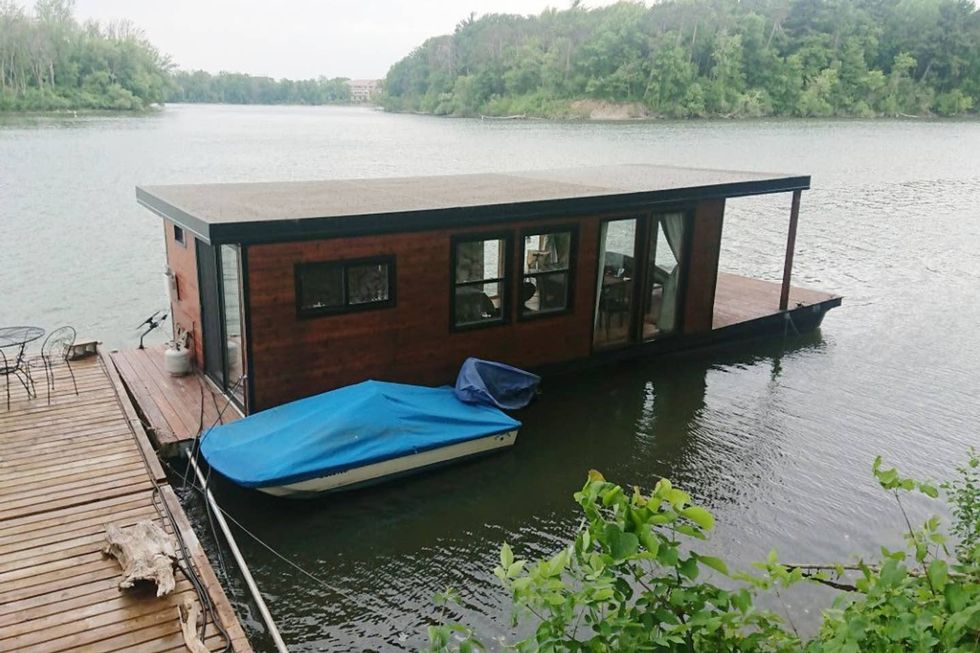 You Can Rock To Sleep On These 4 Stunning Airbnb Houseboats In Quebec