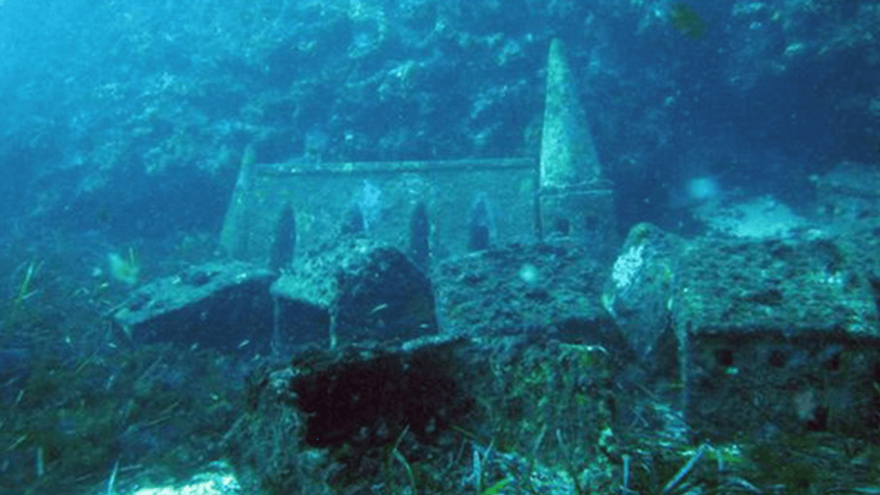 Toto kanadské jazero má „podvodné mesto duchov“, ktoré môžete preskúmať sami