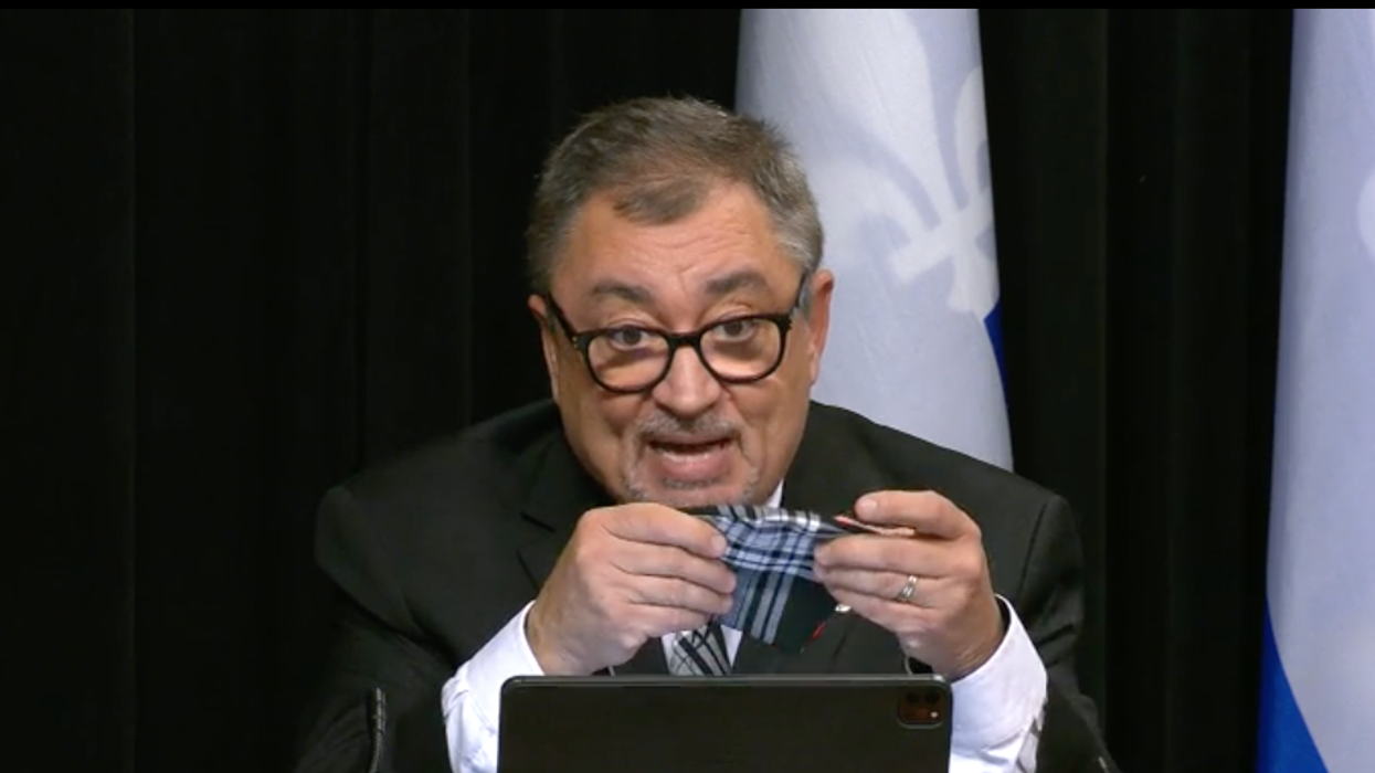 This Is Quebec's Take On Canada’s New COVID-19 Guidelines For 3-Layer Masks & Air Droplets