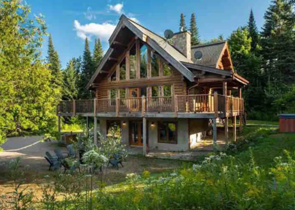 10 Cheap Quebec Airbnb Chalets With Stunning Views To Rent Right Now
