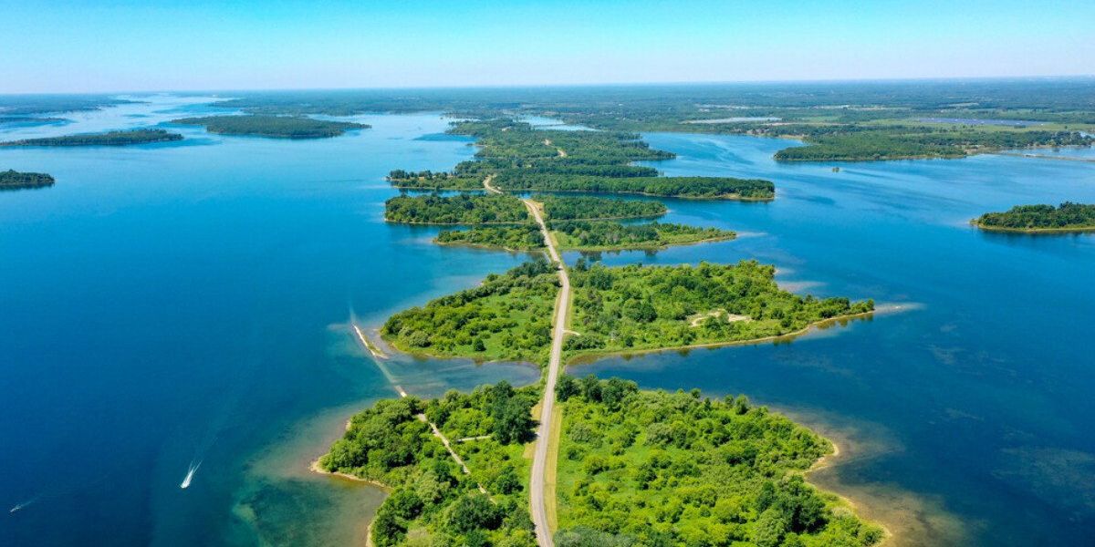 This chain of 11 emerald islands near Montreal has sapphire waters and dreamy sand beaches This chain of 11 emerald islands near Montreal has sapphire waters and dreamy sand beaches