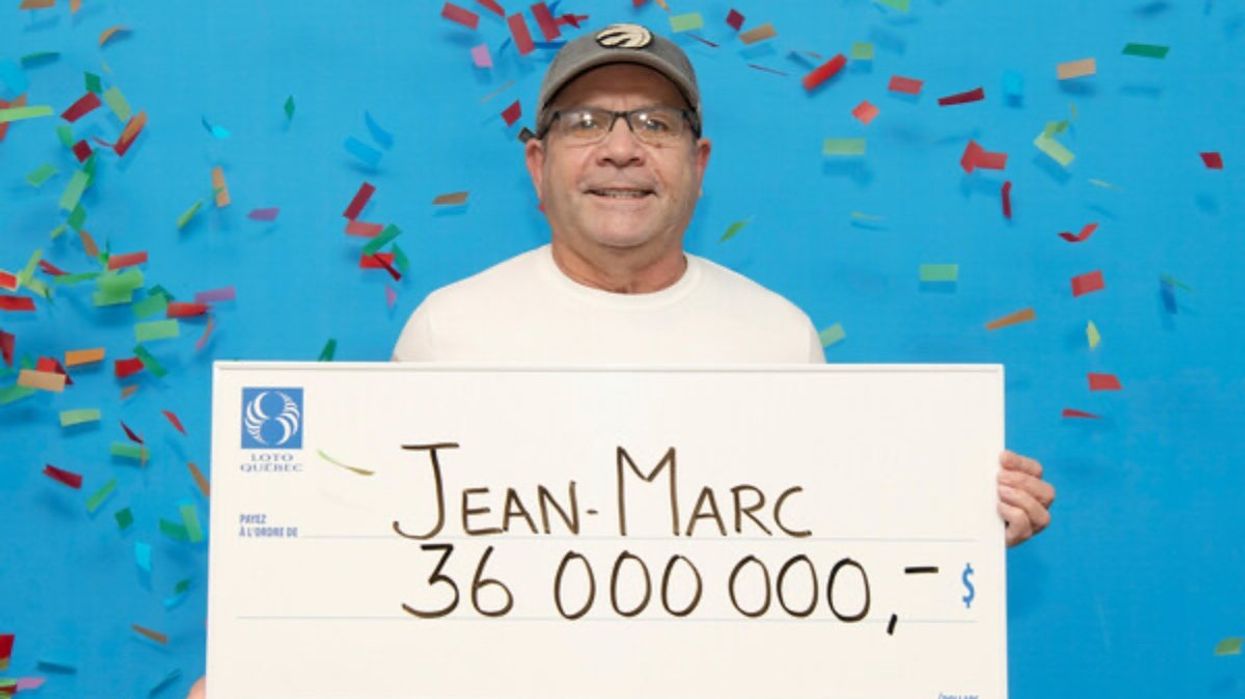 Jean-Marc Poirier posing with his 36 million dollar check from Loto-Québec.