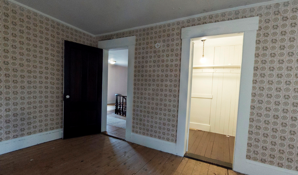 McGlashan-Nickerson House bedroom.