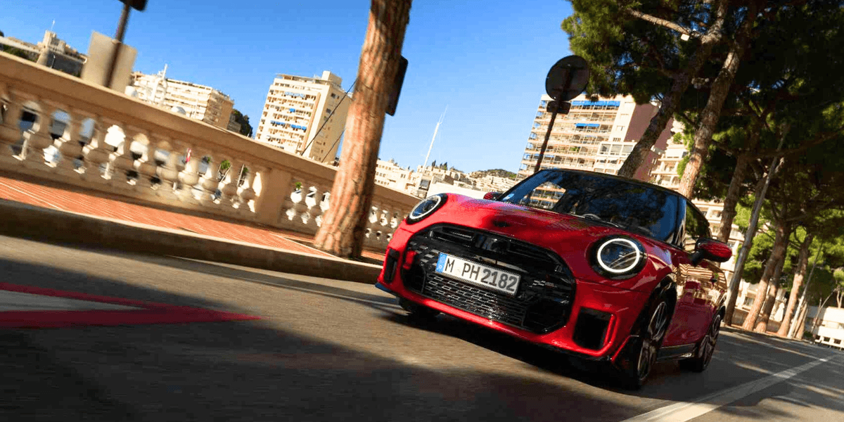 ROYALMOUNT is getting a free MINI driving experience with a closed track ROYALMOUNT is getting a free MINI driving experience with a closed track