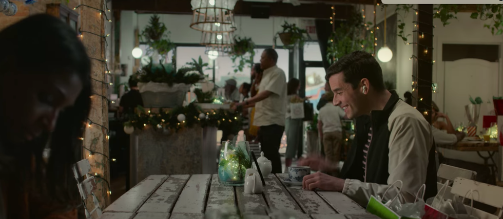 Netflix's New Christmas Rom-Com 'Single All The Way' Was Filmed In These Montreal Spots