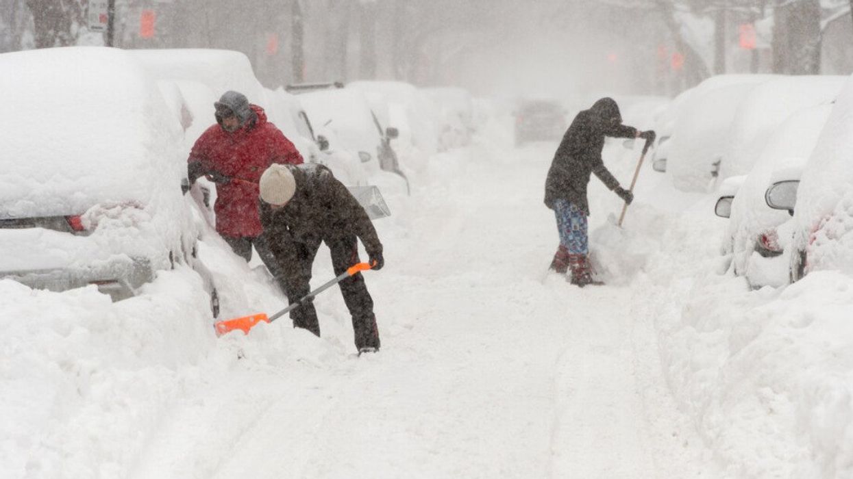 Powerful snow storm pounds Montreal and leaves up to 60 cm of snow.