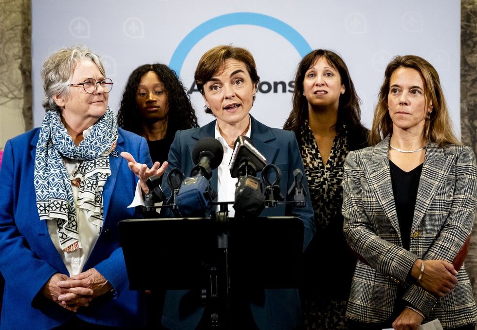 PQ leader asks voters for a majority