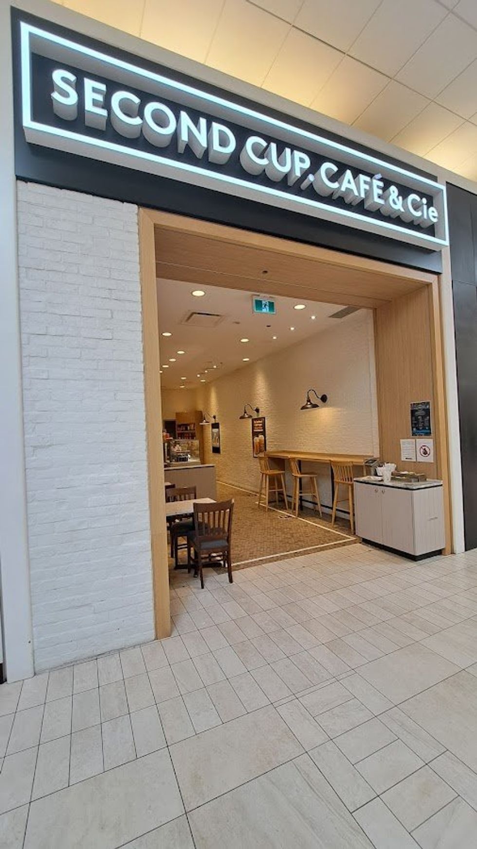 Segunda Copa Caf\u00e9 \u00b7 7999 Bd des Galeries d'Anjou, Anjou, QC H1M 1W6, Canadá