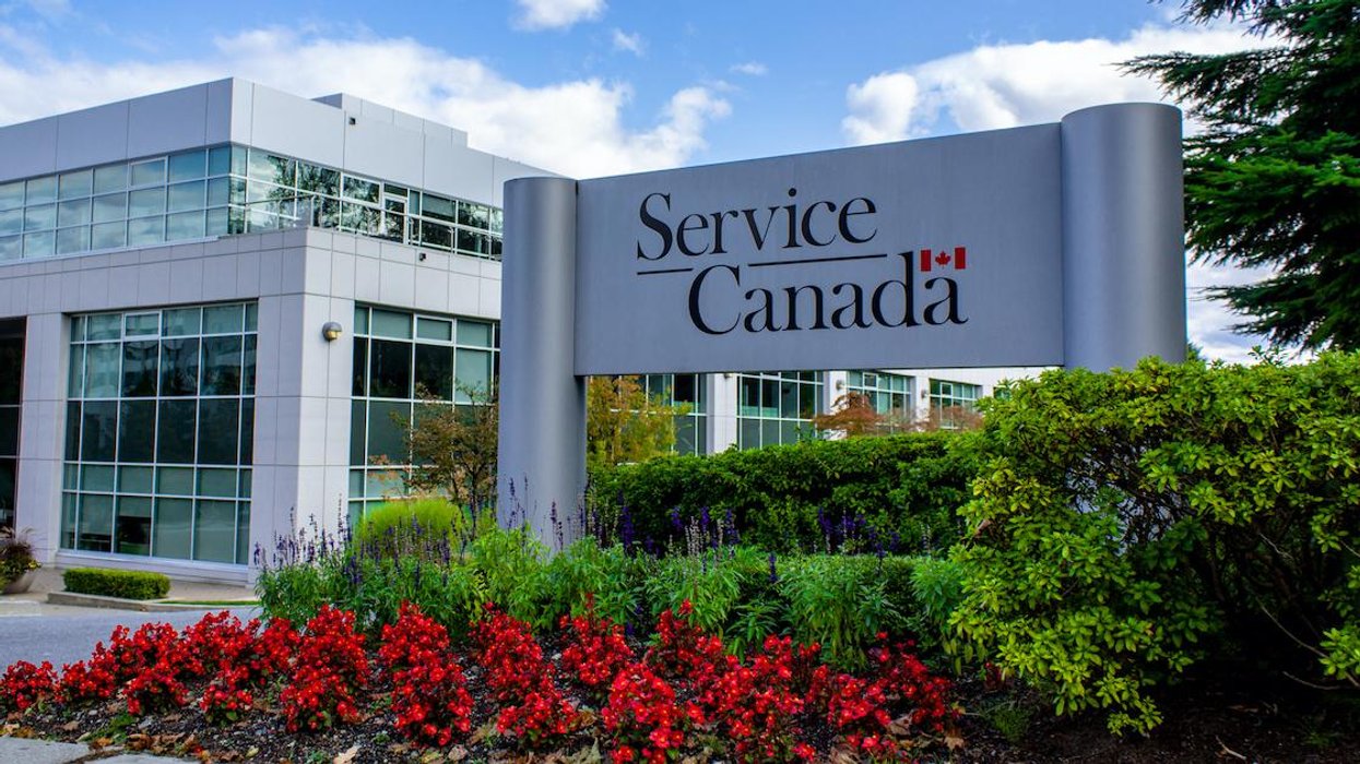 Service Canada Has Open Jobs In Quebec & They Pay $61,000+ No University Degree Required