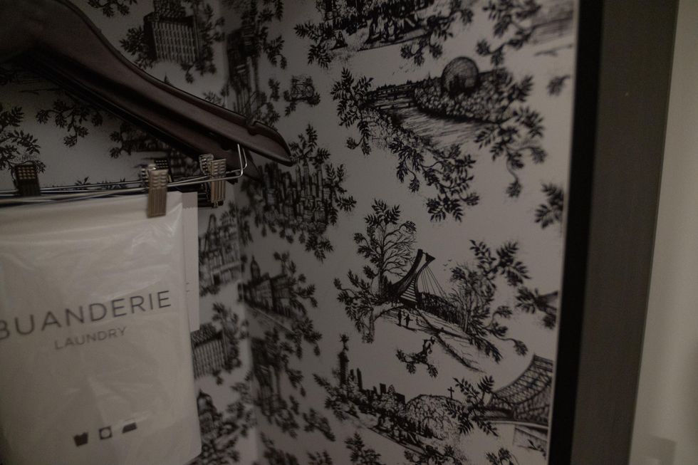 Silk screen wall paper featuring Montreal landmarks by Mezari Atelier & Boutique Inc.