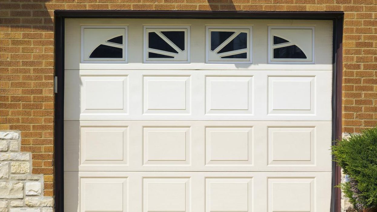 Someone Posted A Kijiji Ad For A Montreal Studio Apartment In A Car Garage For $505/Month